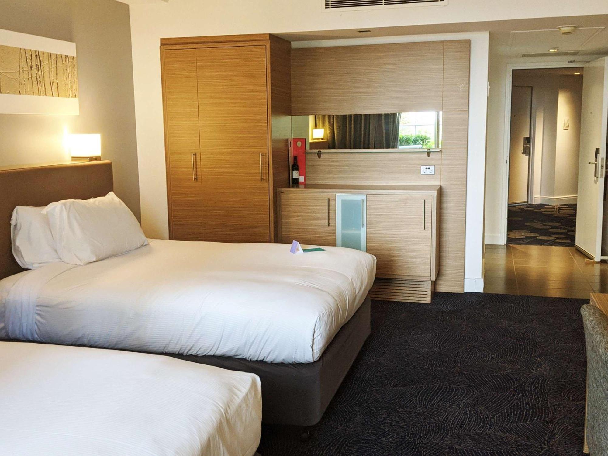 سوفيتيل غولد كوست برودبيتش المظهر الخارجي الصورة A room at the hotel