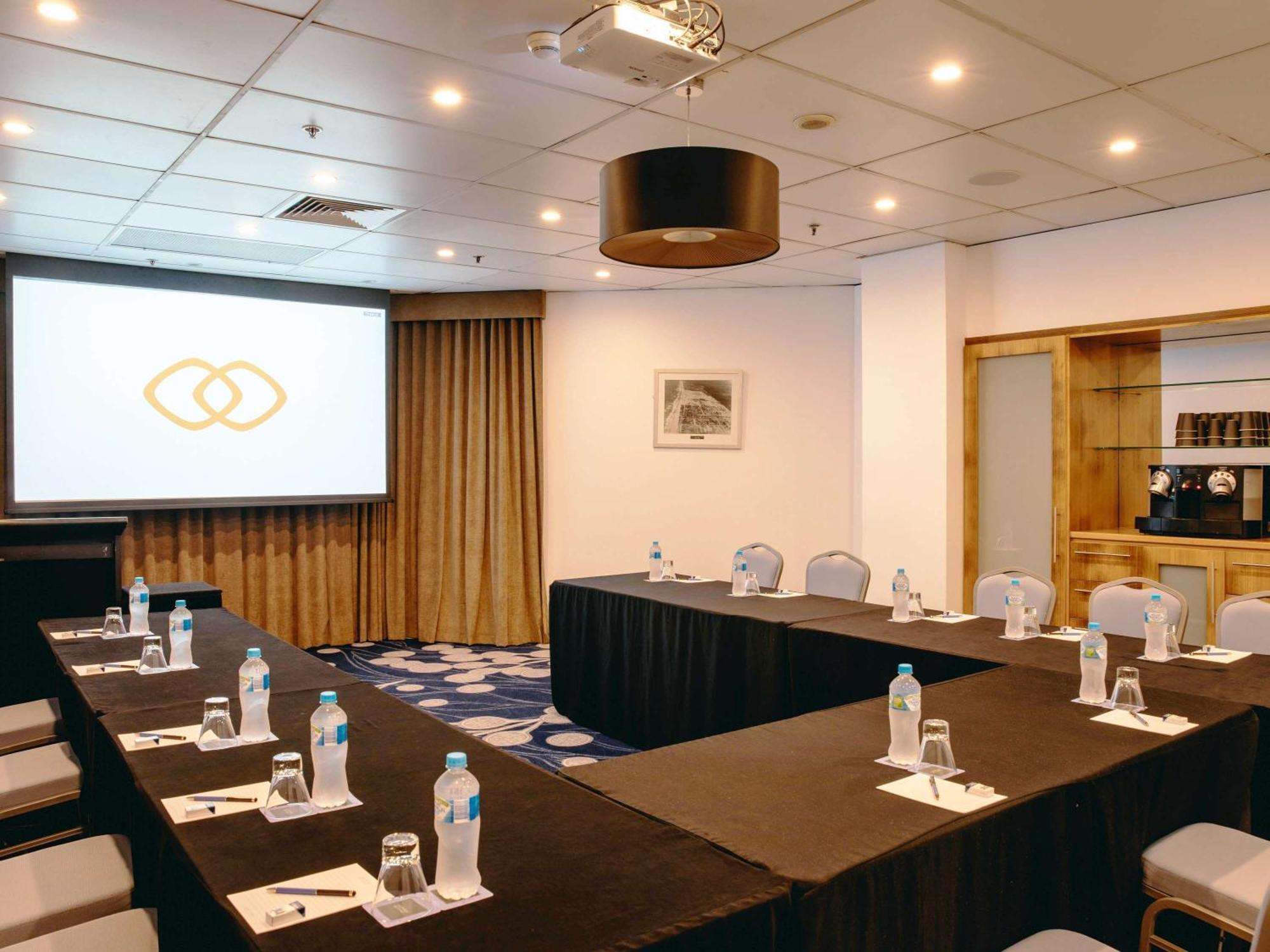 سوفيتيل غولد كوست برودبيتش المظهر الخارجي الصورة Meeting room