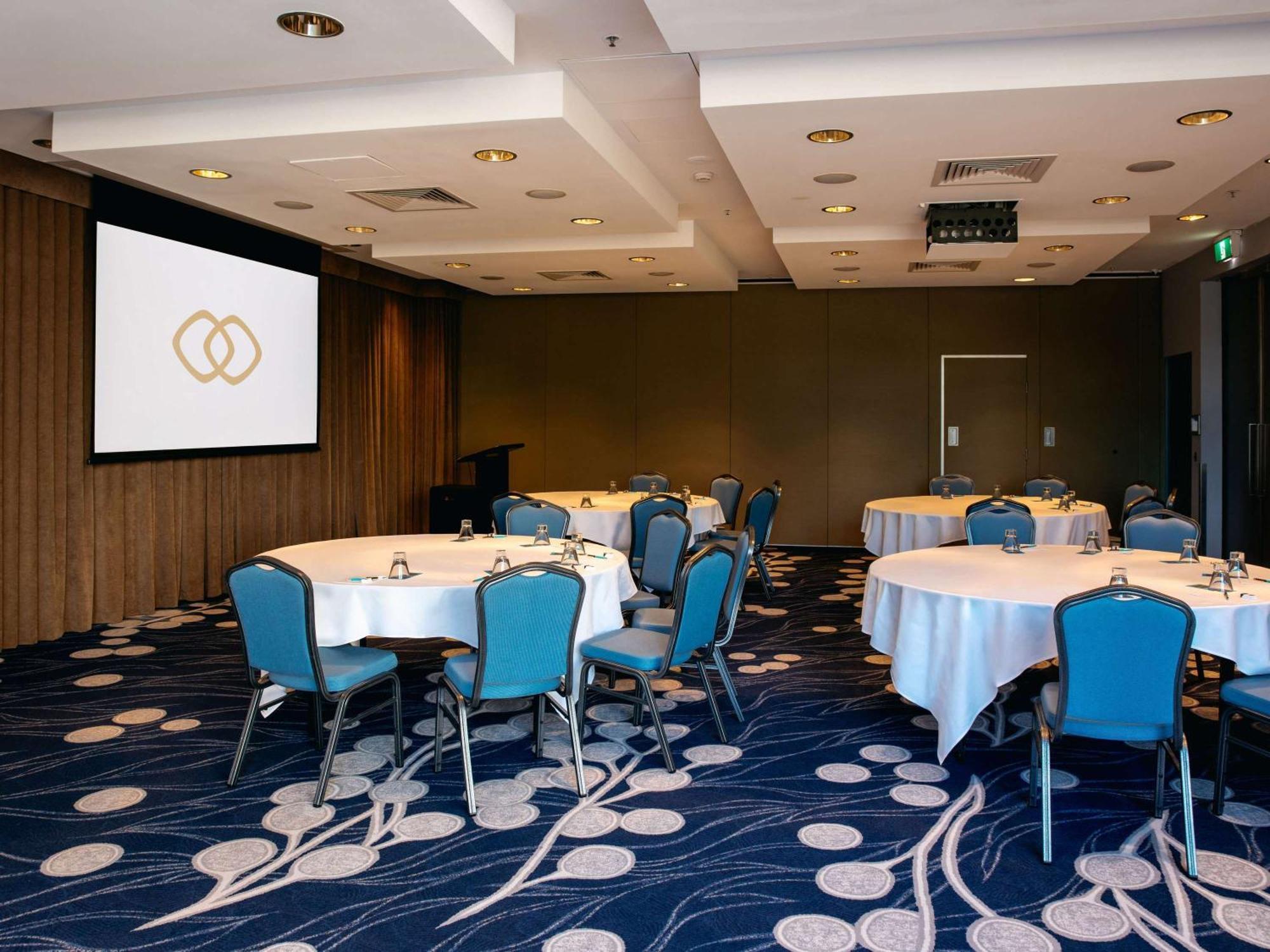 سوفيتيل غولد كوست برودبيتش المظهر الخارجي الصورة The meeting room