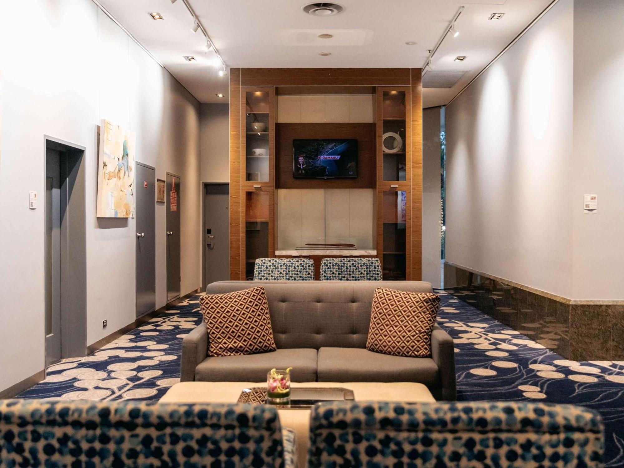 سوفيتيل غولد كوست برودبيتش المظهر الخارجي الصورة The lounge at the airport