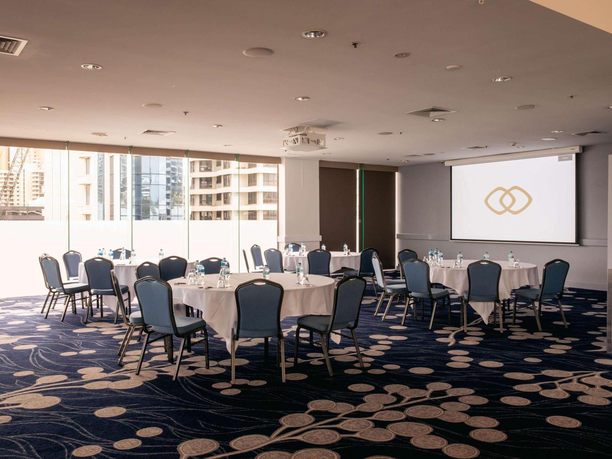 سوفيتيل غولد كوست برودبيتش المظهر الخارجي الصورة The Club's boardroom