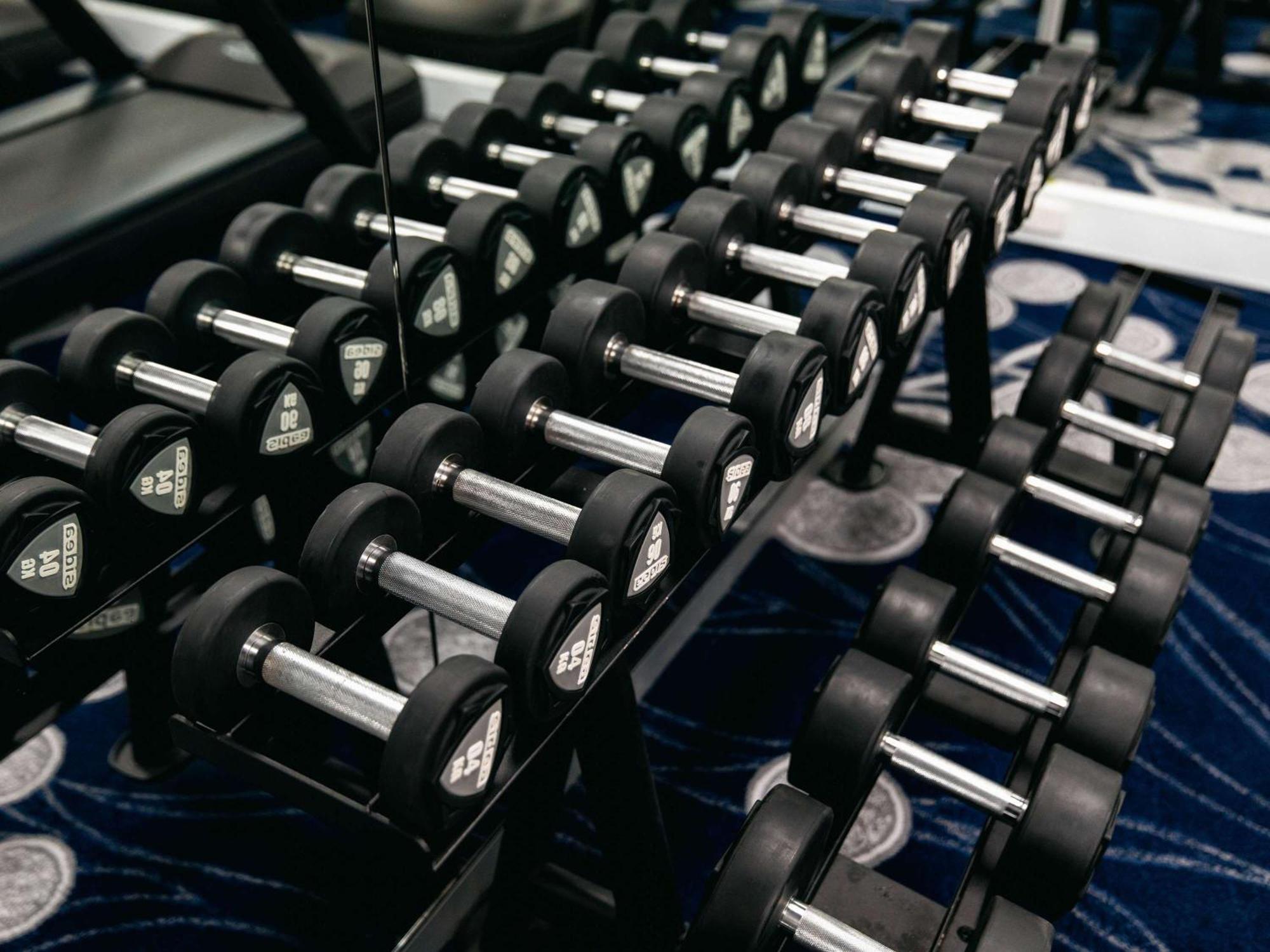 سوفيتيل غولد كوست برودبيتش المظهر الخارجي الصورة Dumbbells