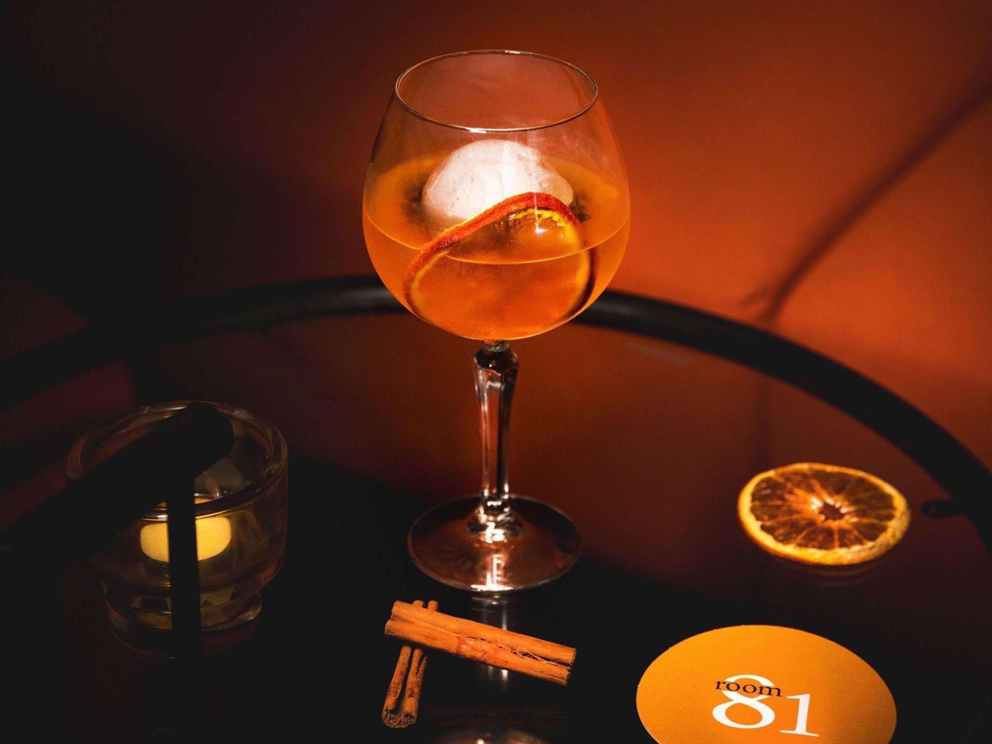سوفيتيل غولد كوست برودبيتش المظهر الخارجي الصورة A glass of vermouth