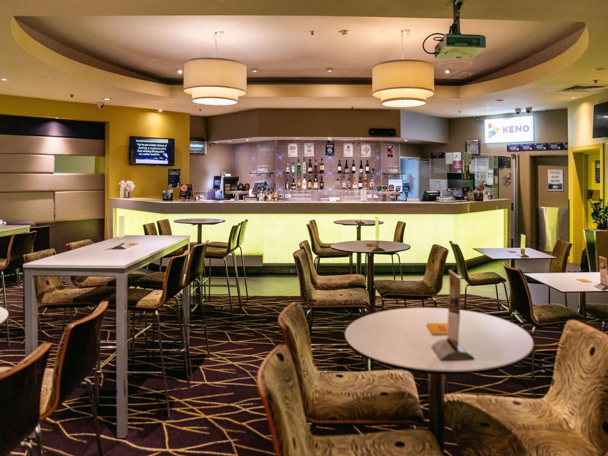 سوفيتيل غولد كوست برودبيتش المظهر الخارجي الصورة The lounge at the airport