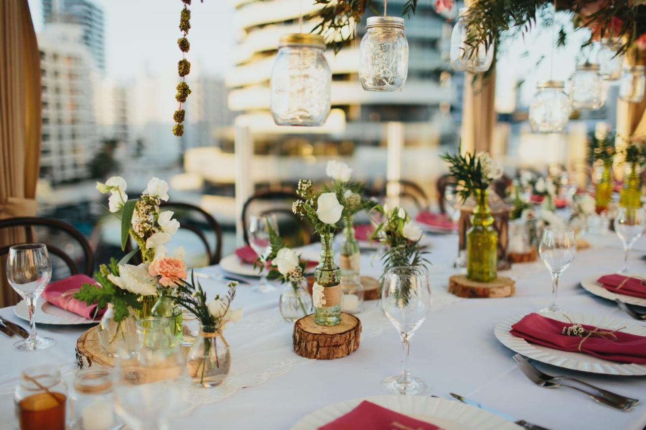 سوفيتيل غولد كوست برودبيتش المظهر الخارجي الصورة Wedding reception at the rooftop of the Hotel Indigo San Diego